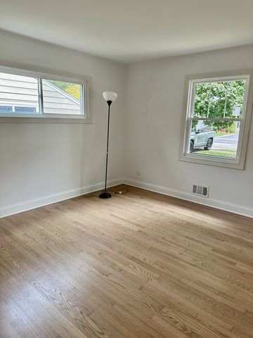 938 Hemlock Street, Deerfield, IL 60015