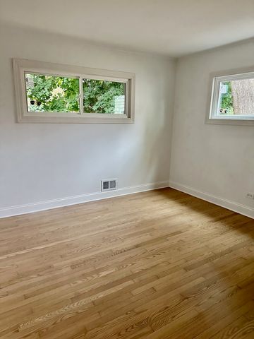 938 Hemlock Street, Deerfield, IL 60015