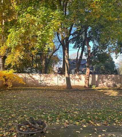 938 Hemlock Street, Deerfield, IL 60015