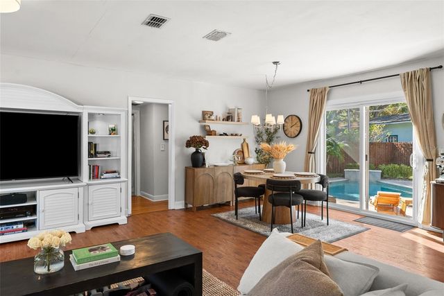 3801 S LYNWOOD AVENUE, Tampa, FL 33611