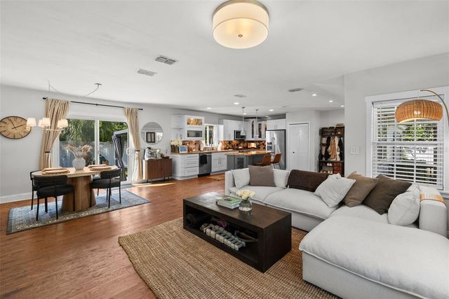 3801 S LYNWOOD AVENUE, Tampa, FL 33611