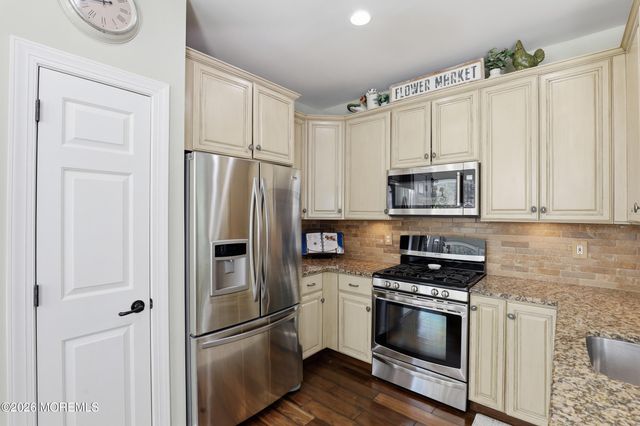 7 Dayna Court, Howell, NJ 07731