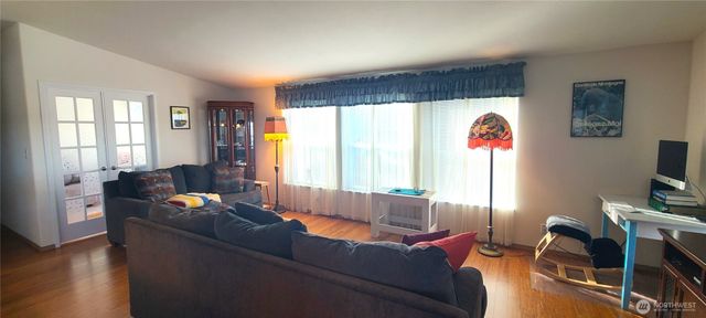 747 W Heritage Loop, Sequim, WA 98382