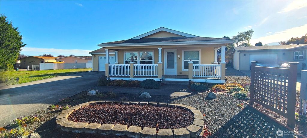 747 W Heritage Loop, Sequim, WA 98382