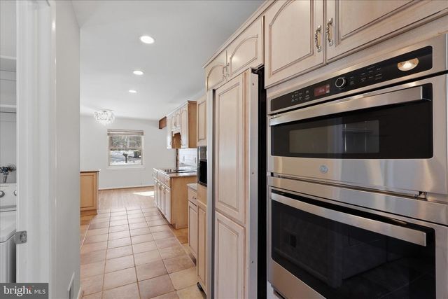 10858 PARCEL CT, Oakton, VA 22124