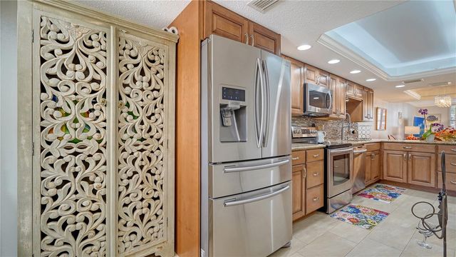 8735 MIDNIGHT PASS ROAD 105B, Sarasota, FL 34242