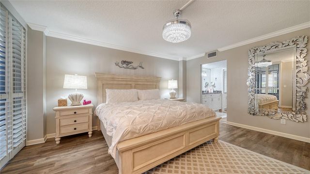 8735 MIDNIGHT PASS ROAD 105B, Sarasota, FL 34242