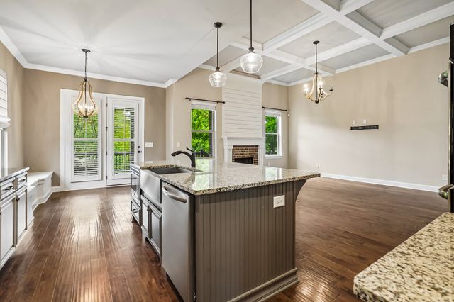 2504 Waldorf Ln, Thompsons Station, TN 37179