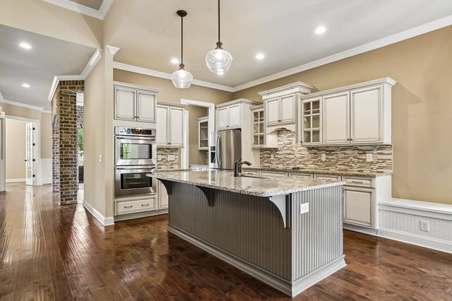 2504 Waldorf Ln, Thompsons Station, TN 37179