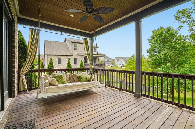 2504 Waldorf Ln, Thompsons Station, TN 37179
