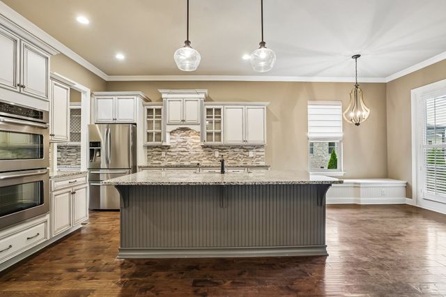 2504 Waldorf Ln, Thompsons Station, TN 37179