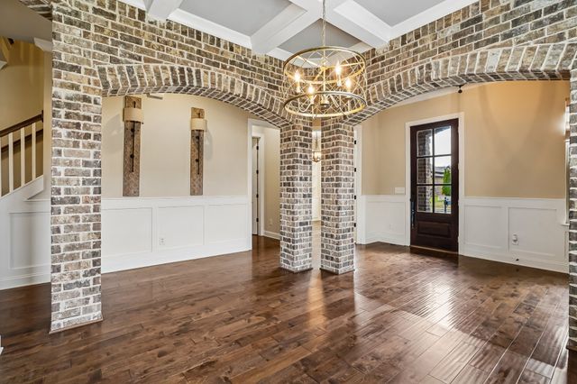 2504 Waldorf Ln, Thompsons Station, TN 37179