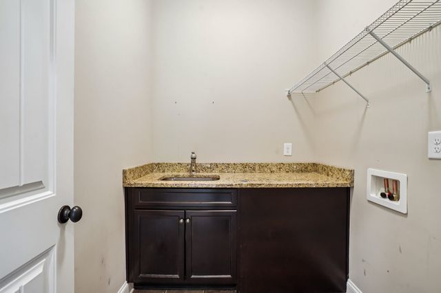 2504 Waldorf Ln, Thompsons Station, TN 37179
