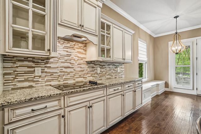 2504 Waldorf Ln, Thompsons Station, TN 37179