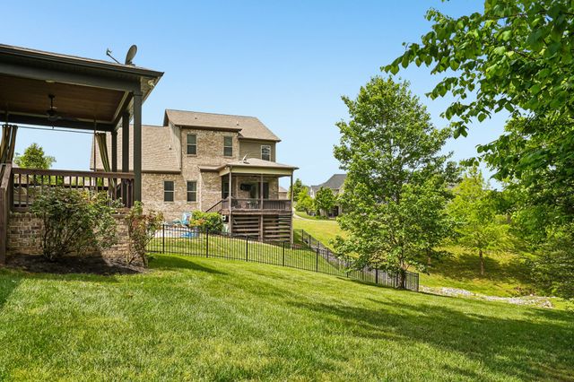 2504 Waldorf Ln, Thompsons Station, TN 37179