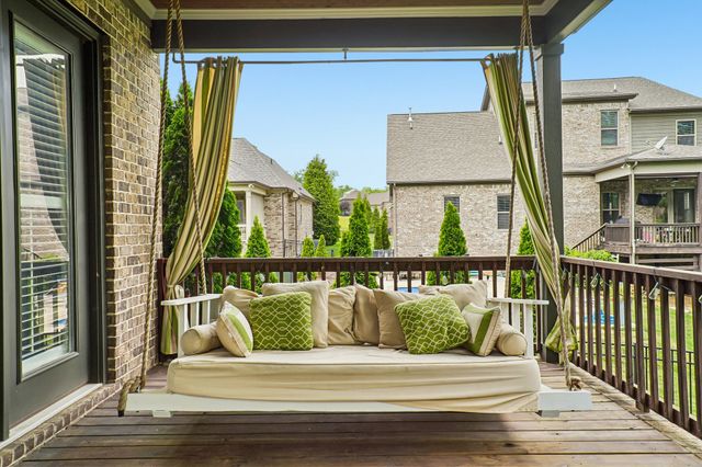 2504 Waldorf Ln, Thompsons Station, TN 37179