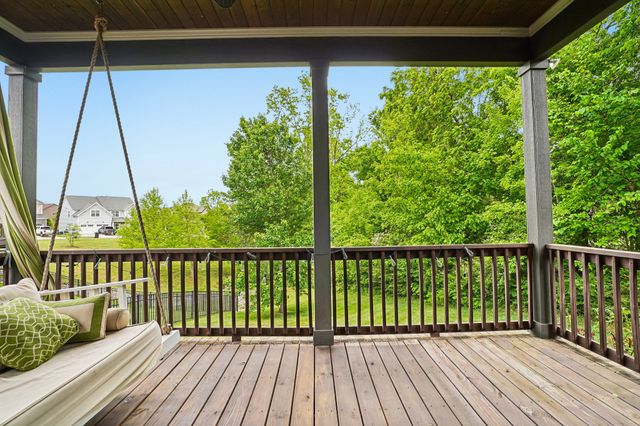 2504 Waldorf Ln, Thompsons Station, TN 37179