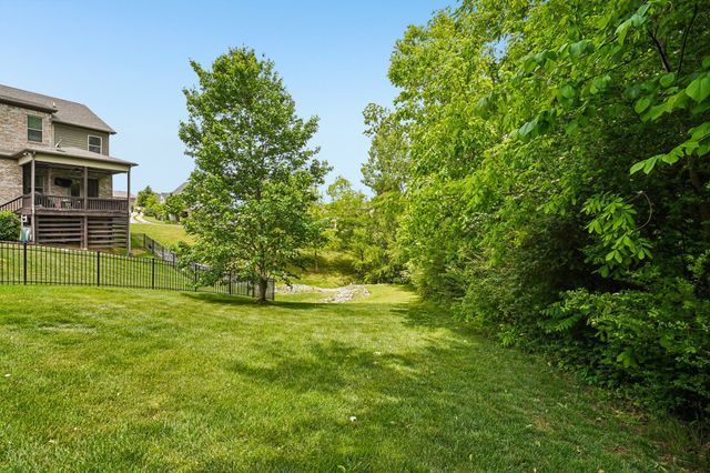 2504 Waldorf Ln, Thompsons Station, TN 37179
