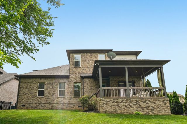 2504 Waldorf Ln, Thompsons Station, TN 37179