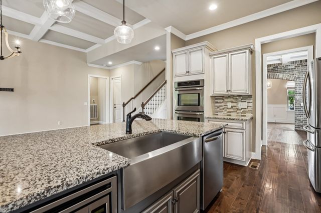 2504 Waldorf Ln, Thompsons Station, TN 37179