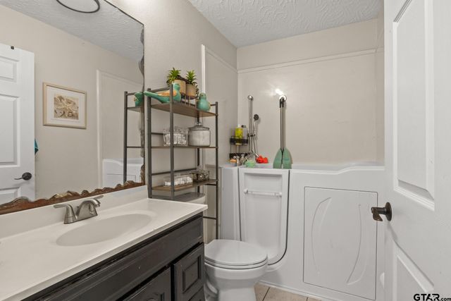 2927 Old Paris Road, Mt Pleasant, TX 75455