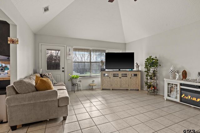 2927 Old Paris Road, Mt Pleasant, TX 75455