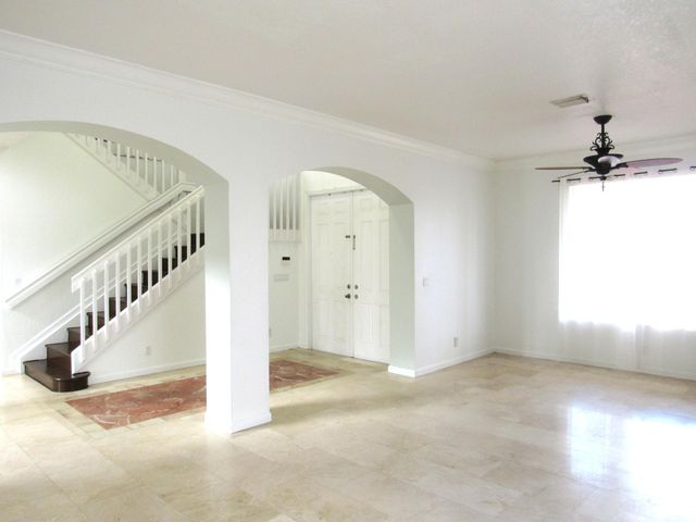 158 Bella Vista Way, Royal Palm Beach, FL 33411