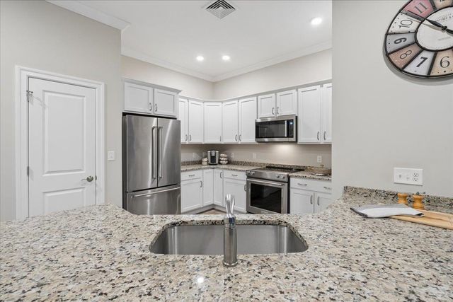 2 Henry David Dr Unit 406, Nashua, NH 03062