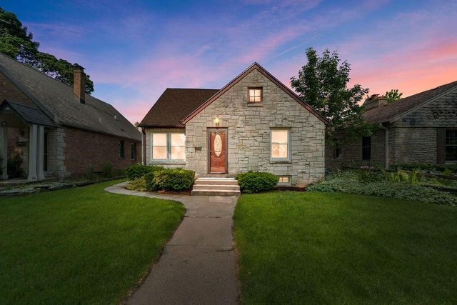 5711 N Braeburn LANE, Glendale, WI 53209