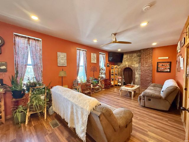 200 E Columbia Street, Evansville, IN 47711