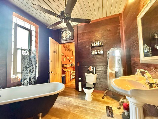 200 E Columbia Street, Evansville, IN 47711