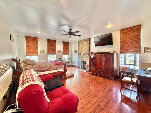 200 E Columbia Street, Evansville, IN 47711