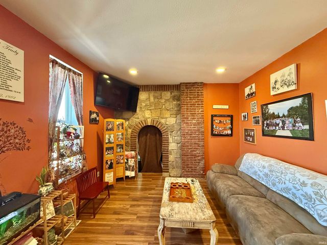 200 E Columbia Street, Evansville, IN 47711