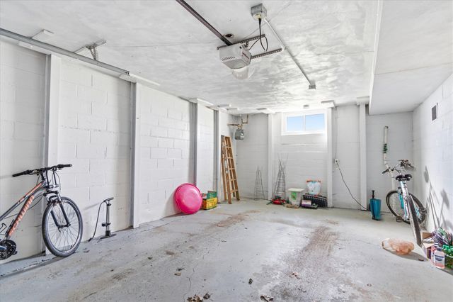 2220 E Stadium Boulevard, Ann Arbor, MI 48104
