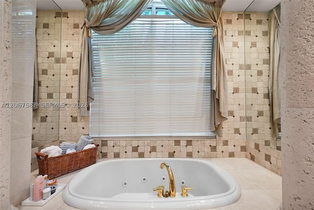 10430 Kestrel St, Plantation, FL 33324