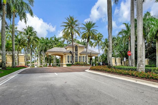 10430 Kestrel St, Plantation, FL 33324