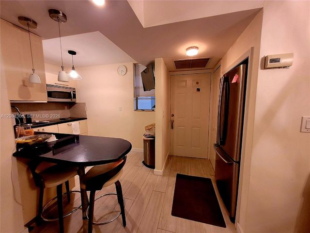 3030 Marcos Dr T301, Aventura, FL 33160