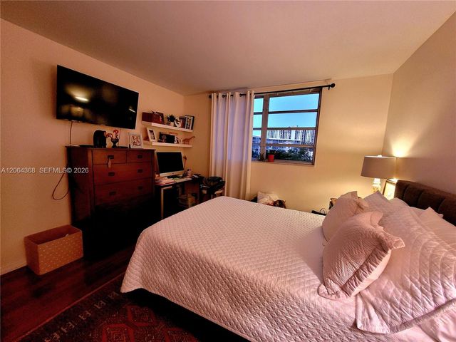 3030 Marcos Dr T301, Aventura, FL 33160