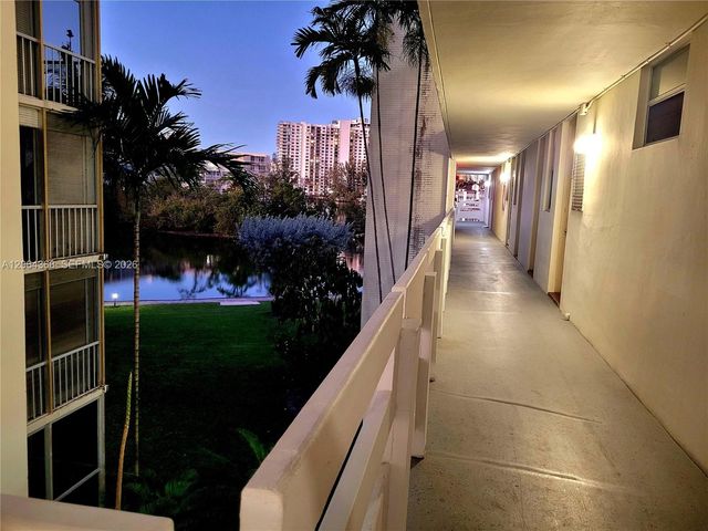 3030 Marcos Dr T301, Aventura, FL 33160