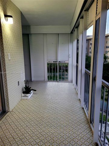3030 Marcos Dr T301, Aventura, FL 33160