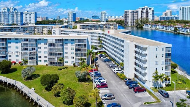 3030 Marcos Dr T301, Aventura, FL 33160