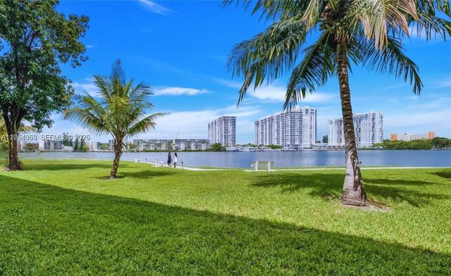 3030 Marcos Dr T301, Aventura, FL 33160
