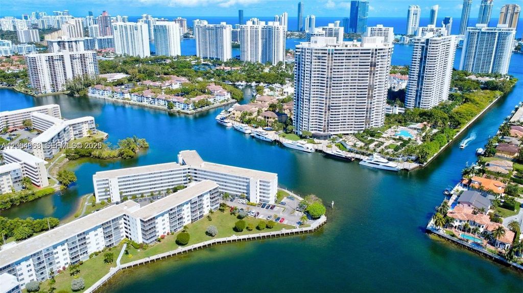 3030 Marcos Dr T301, Aventura, FL 33160