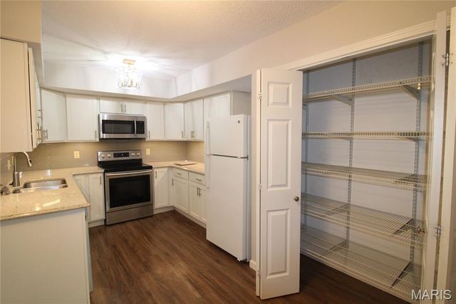 15022 Baxter Village Drive, Chesterfield, MO 63017