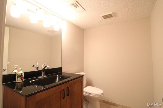 15022 Baxter Village Drive, Chesterfield, MO 63017