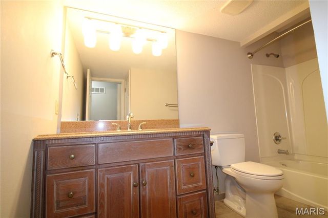 15022 Baxter Village Drive, Chesterfield, MO 63017