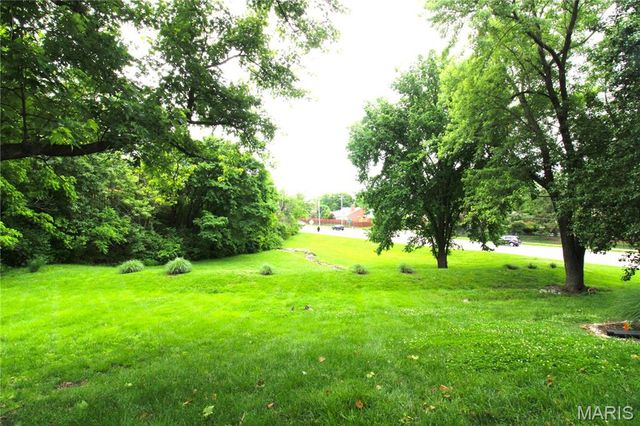 15022 Baxter Village Drive, Chesterfield, MO 63017
