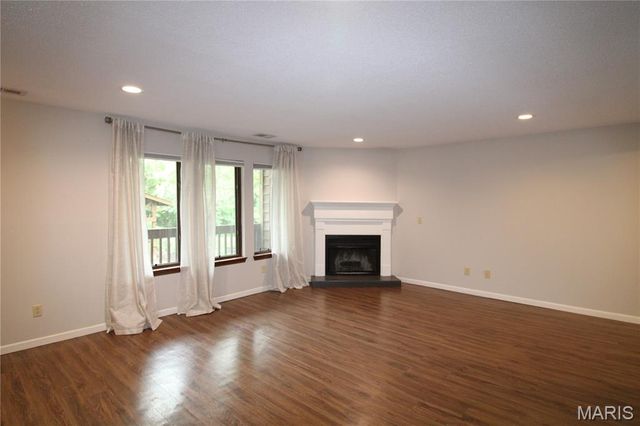 15022 Baxter Village Drive, Chesterfield, MO 63017