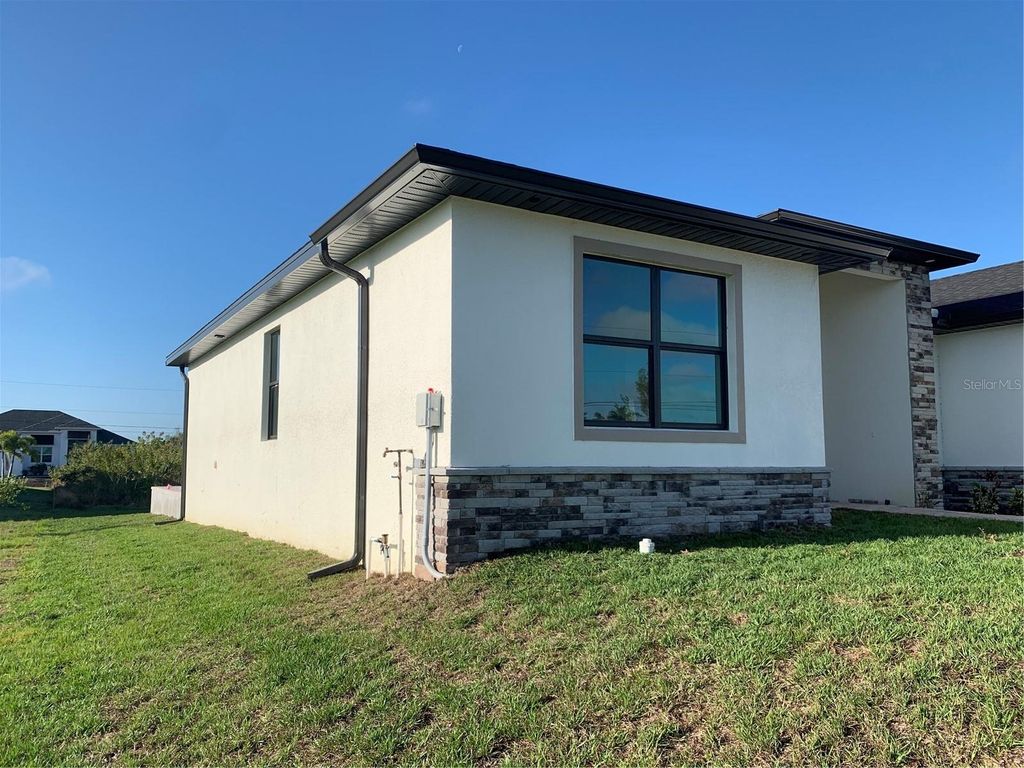 Image 5 of property listing at 15619 STAUNTON CIRCLE, Port Charlotte, FL 33981