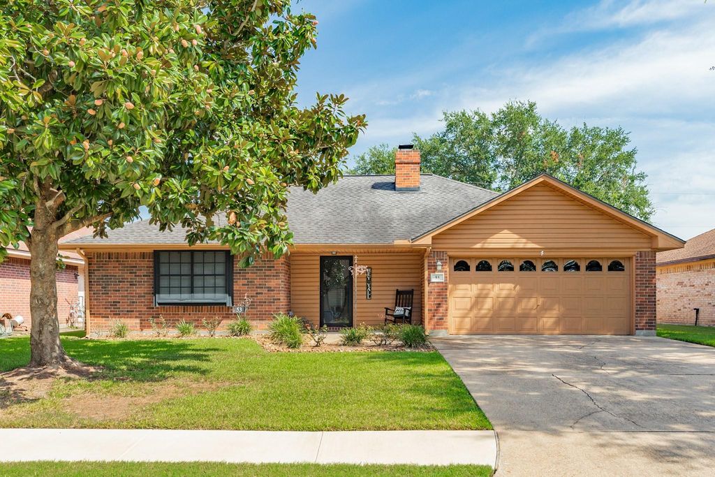53 Alexander Court, Angleton, TX 77515